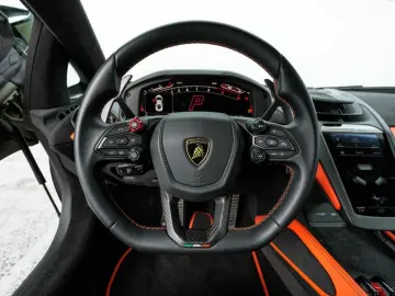 LAMBORGHINI Revuelto V12 Hybrid   e-DCT   1015 PS