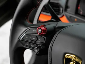 LAMBORGHINI Revuelto V12 Hybrid   e-DCT   1015 PS