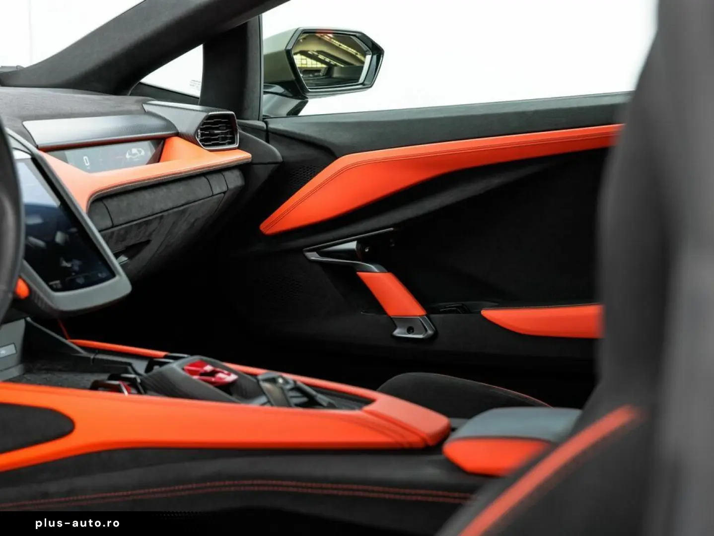 LAMBORGHINI Revuelto V12 Hybrid   e-DCT   1015 PS