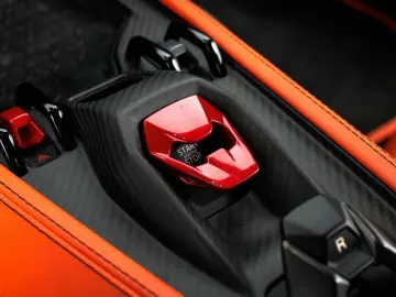 LAMBORGHINI Revuelto V12 Hybrid   e-DCT   1015 PS