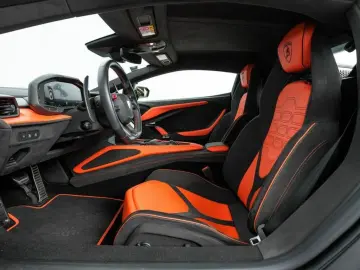 LAMBORGHINI Revuelto V12 Hybrid   e-DCT   1015 PS