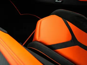 LAMBORGHINI Revuelto V12 Hybrid   e-DCT   1015 PS