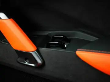 LAMBORGHINI Revuelto V12 Hybrid   e-DCT   1015 PS