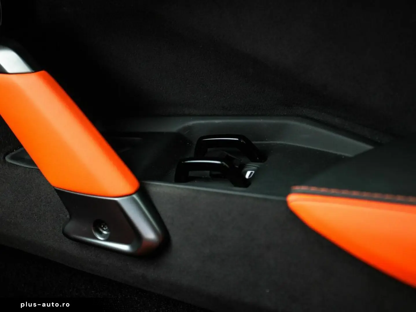 LAMBORGHINI Revuelto V12 Hybrid   e-DCT   1015 PS