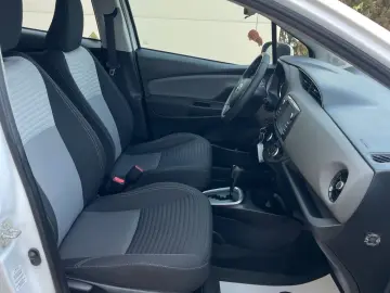 Toyota Yaris 1.5VVT  100CP Front Assist  Camera  Navi Scaune