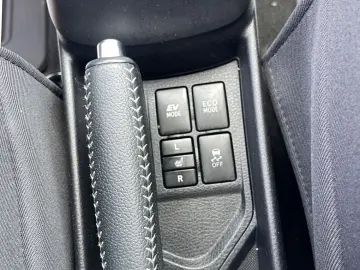 Toyota Yaris 1.5VVT  100CP Front Assist  Camera  Navi Scaune