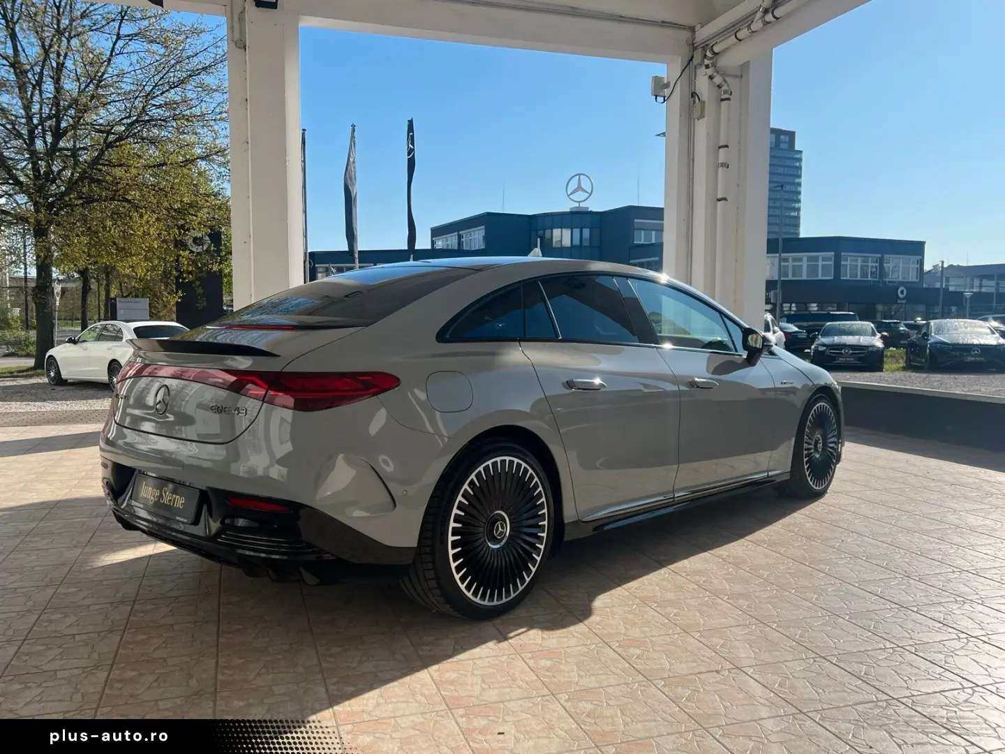 MERCEDES-BENZ EQE 43 AMG 4M Pano-Dach Distronic Memo&hellip;