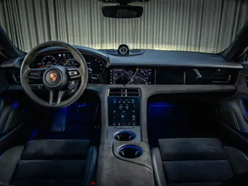 PORSCHE Taycan GTS ST   BOSE  Sport Design  Chrono  HU