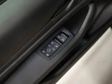 PORSCHE Taycan 4S Sport Turismo Abstandsregeltempostat