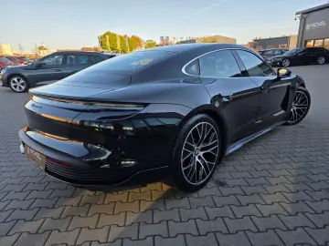 PORSCHE Taycan 4 S  HuD Matrix Pano Massage 360  1. Hand