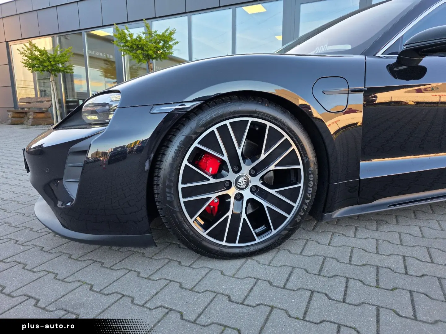 PORSCHE Taycan 4 S  HuD Matrix Pano Massage 360  1. Hand