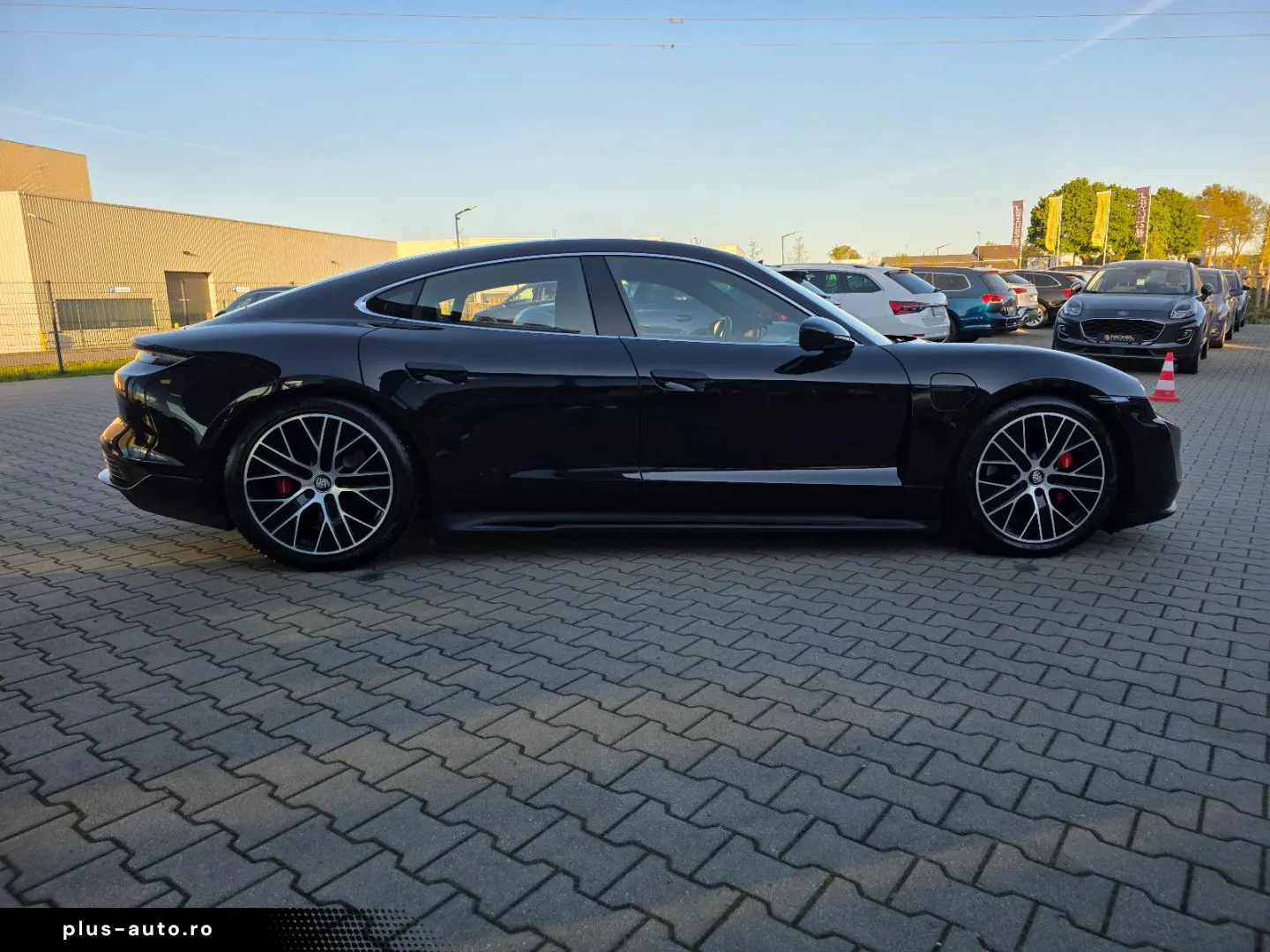PORSCHE Taycan 4 S  HuD Matrix Pano Massage 360  1. Hand