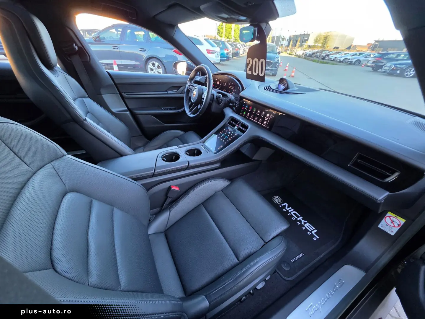 PORSCHE Taycan 4 S  HuD Matrix Pano Massage 360  1. Hand