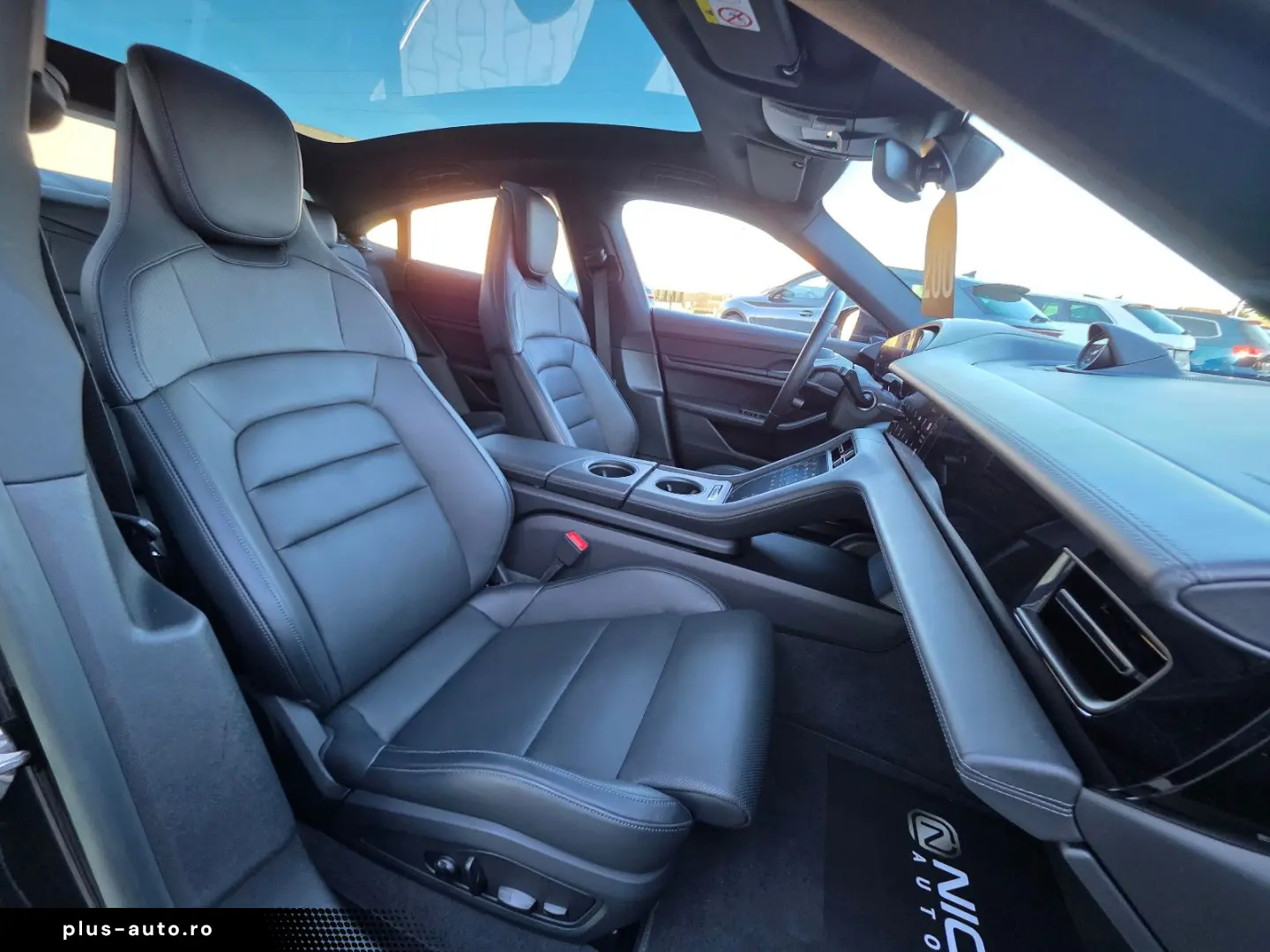 PORSCHE Taycan 4 S  HuD Matrix Pano Massage 360  1. Hand