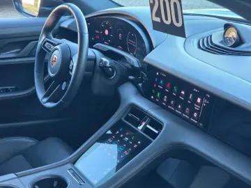 PORSCHE Taycan 4 S  HuD Matrix Pano Massage 360  1. Hand
