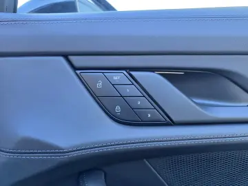 PORSCHE Taycan 4 S  HuD Matrix Pano Massage 360  1. Hand