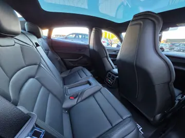 PORSCHE Taycan 4 S  HuD Matrix Pano Massage 360  1. Hand