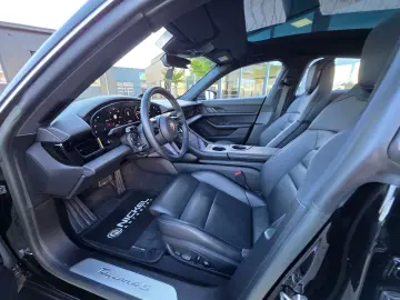 PORSCHE Taycan 4 S  HuD Matrix Pano Massage 360  1. Hand
