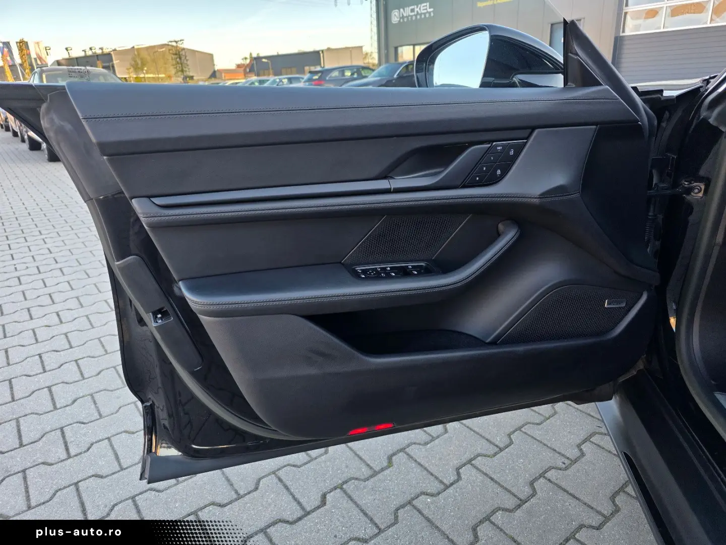 PORSCHE Taycan 4 S  HuD Matrix Pano Massage 360  1. Hand