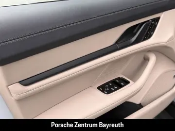 PORSCHE Taycan GTS  PDCC HeadUp Hinterachlenkung