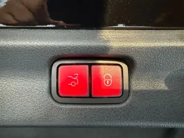 MERCEDES-BENZ EQE 300 AMG-LINE PANO MEMORY KAMERA AH&hellip;