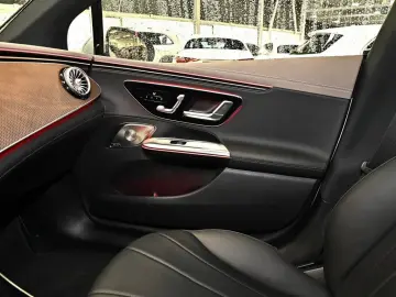 MERCEDES-BENZ EQE 300 ElectricArt Advanced  AHK Dist&hellip;