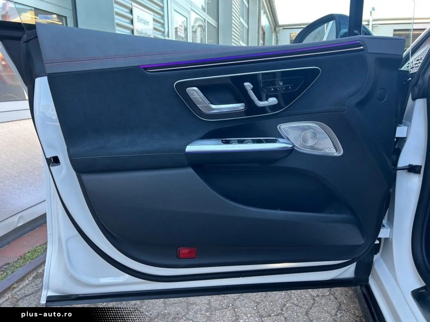 MERCEDES-BENZ EQE 300 AMG Night D.Light Pano Burmester 360