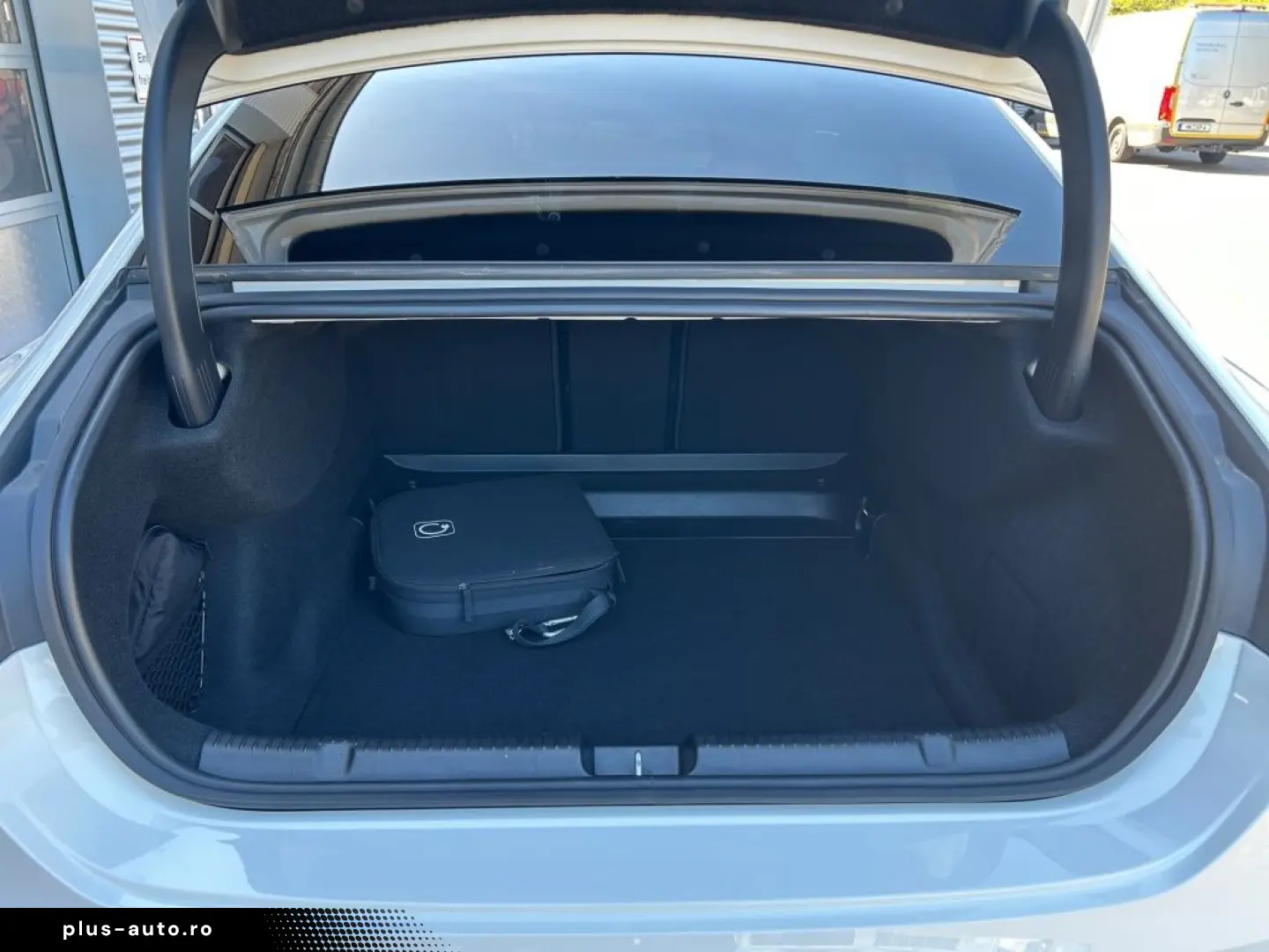 MERCEDES-BENZ EQE 300 AMG Night D.Light Pano Burmester 360
