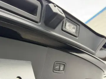 PORSCHE S E-Hybrid display pasager