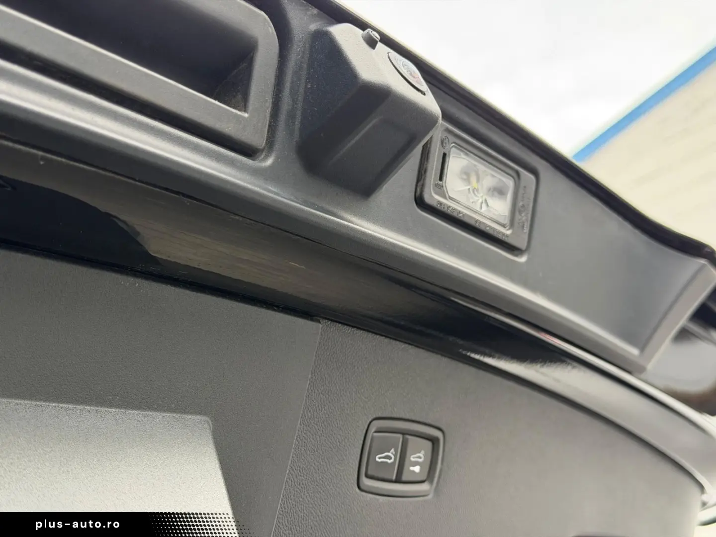 PORSCHE S E-Hybrid display pasager