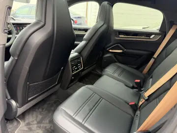 PORSCHE S E-Hybrid display pasager