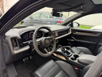 PORSCHE S E-Hybrid display pasager