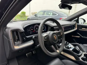 PORSCHE S E-Hybrid display pasager