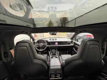 PORSCHE S E-Hybrid display pasager