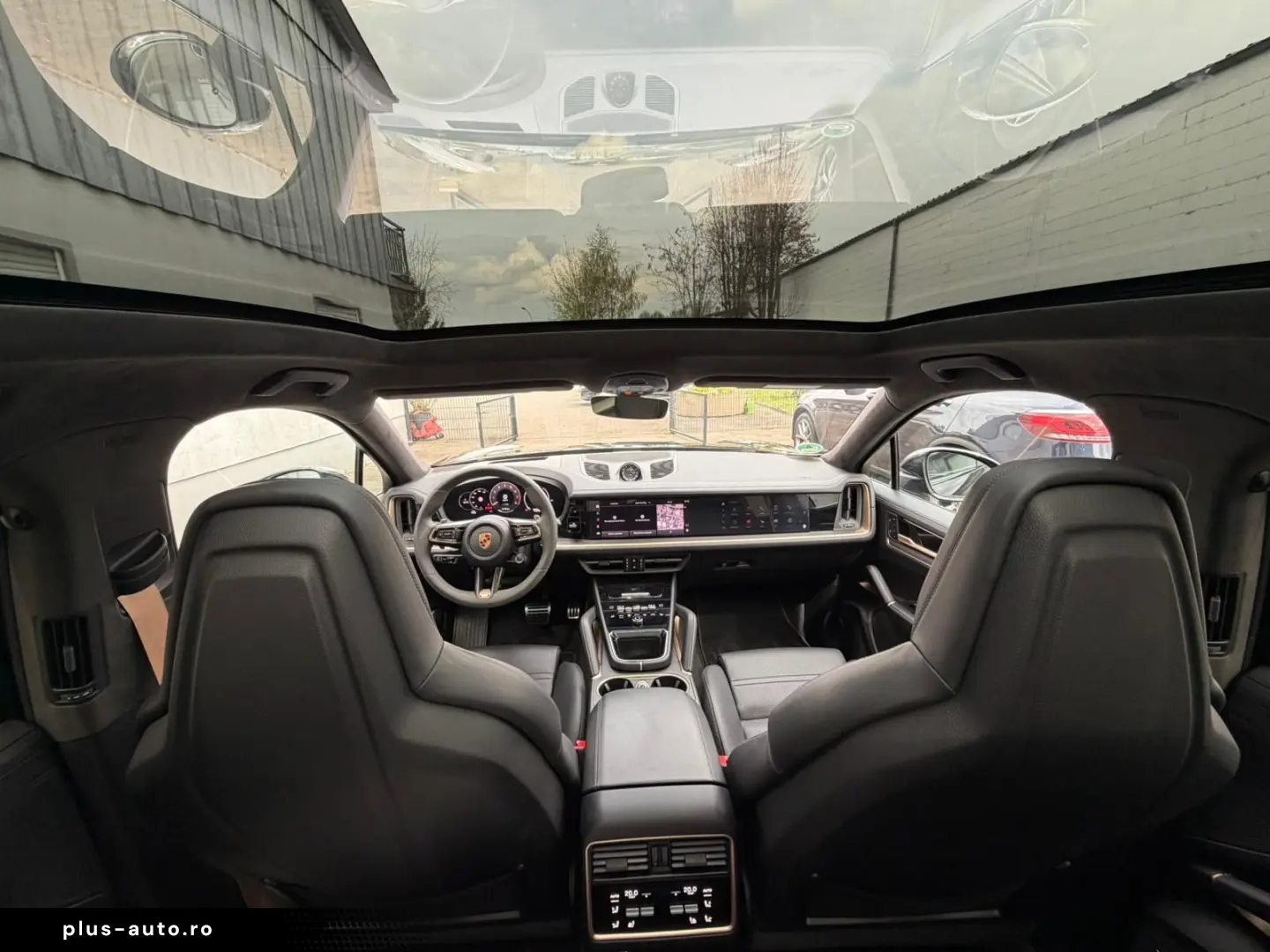 PORSCHE S E-Hybrid display pasager