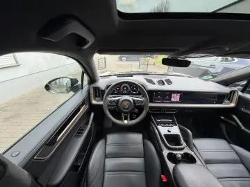 PORSCHE S E-Hybrid display pasager
