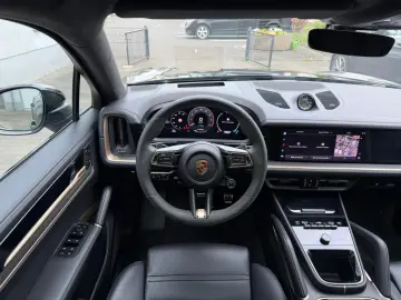 PORSCHE S E-Hybrid display pasager