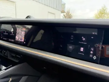 PORSCHE S E-Hybrid display pasager
