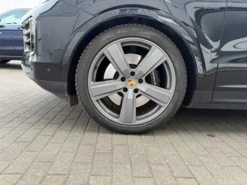 PORSCHE S E-Hybrid display pasager