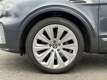 BENTLEY Bentayga EWB Azure  NAIM RSE ParkingHeater