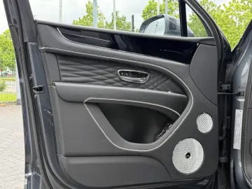 BENTLEY Bentayga EWB Azure  NAIM RSE ParkingHeater