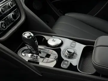 BENTLEY Bentayga EWB Azure  NAIM RSE ParkingHeater