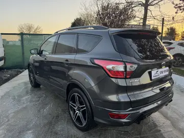 FORD KUGA ST-LINE 4X4