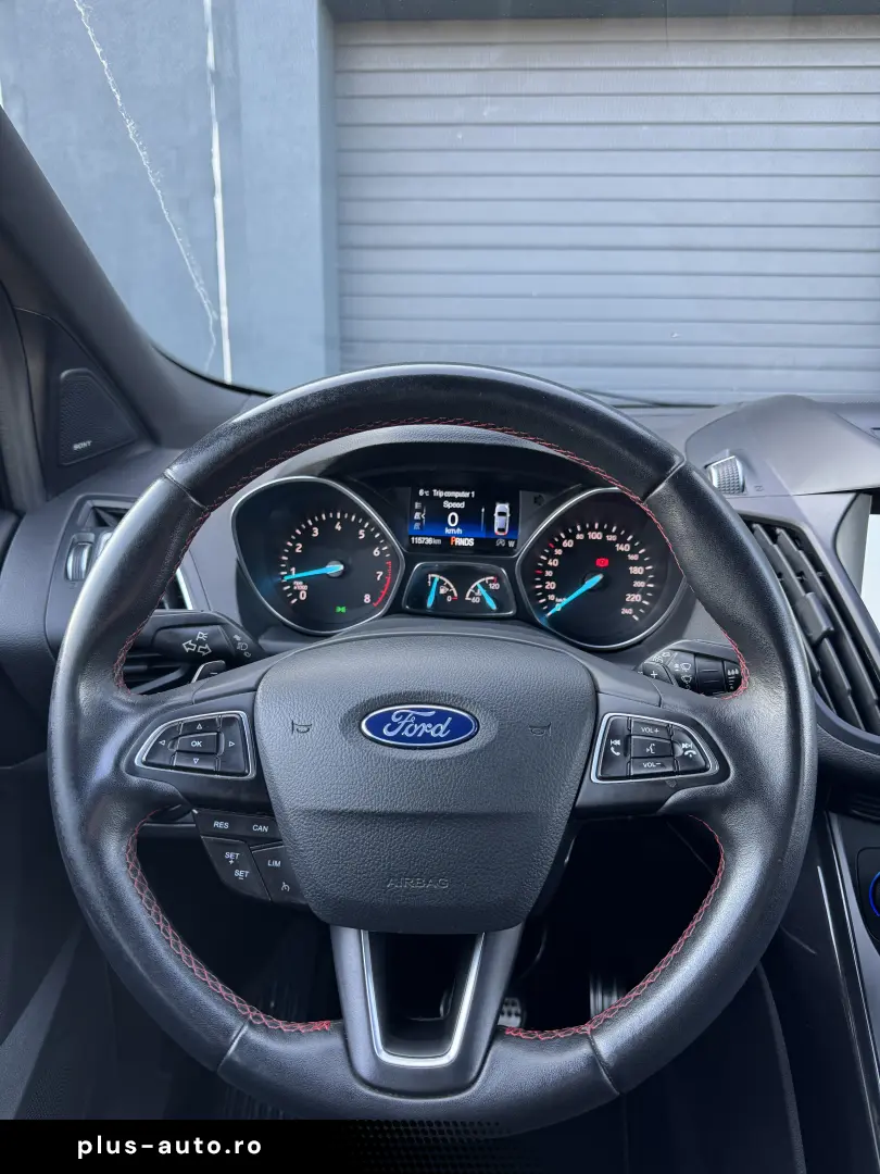 FORD KUGA ST-LINE 4X4
