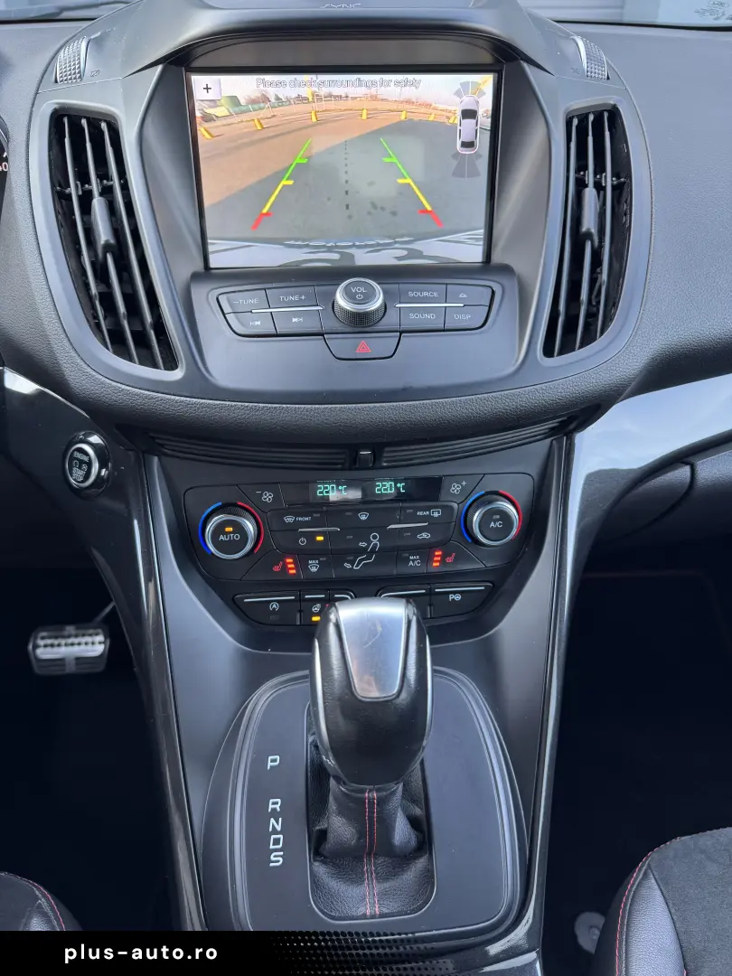 FORD KUGA ST-LINE 4X4