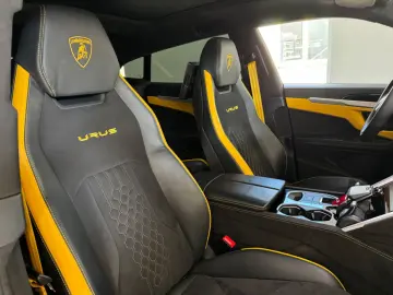 LAMBORGHINI Urus S
