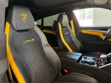 LAMBORGHINI Urus S