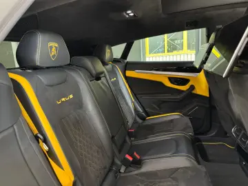 LAMBORGHINI Urus S