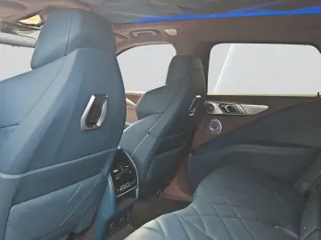 BMW XM  Bowers & Wilkins Soft-Close Laser 360  23