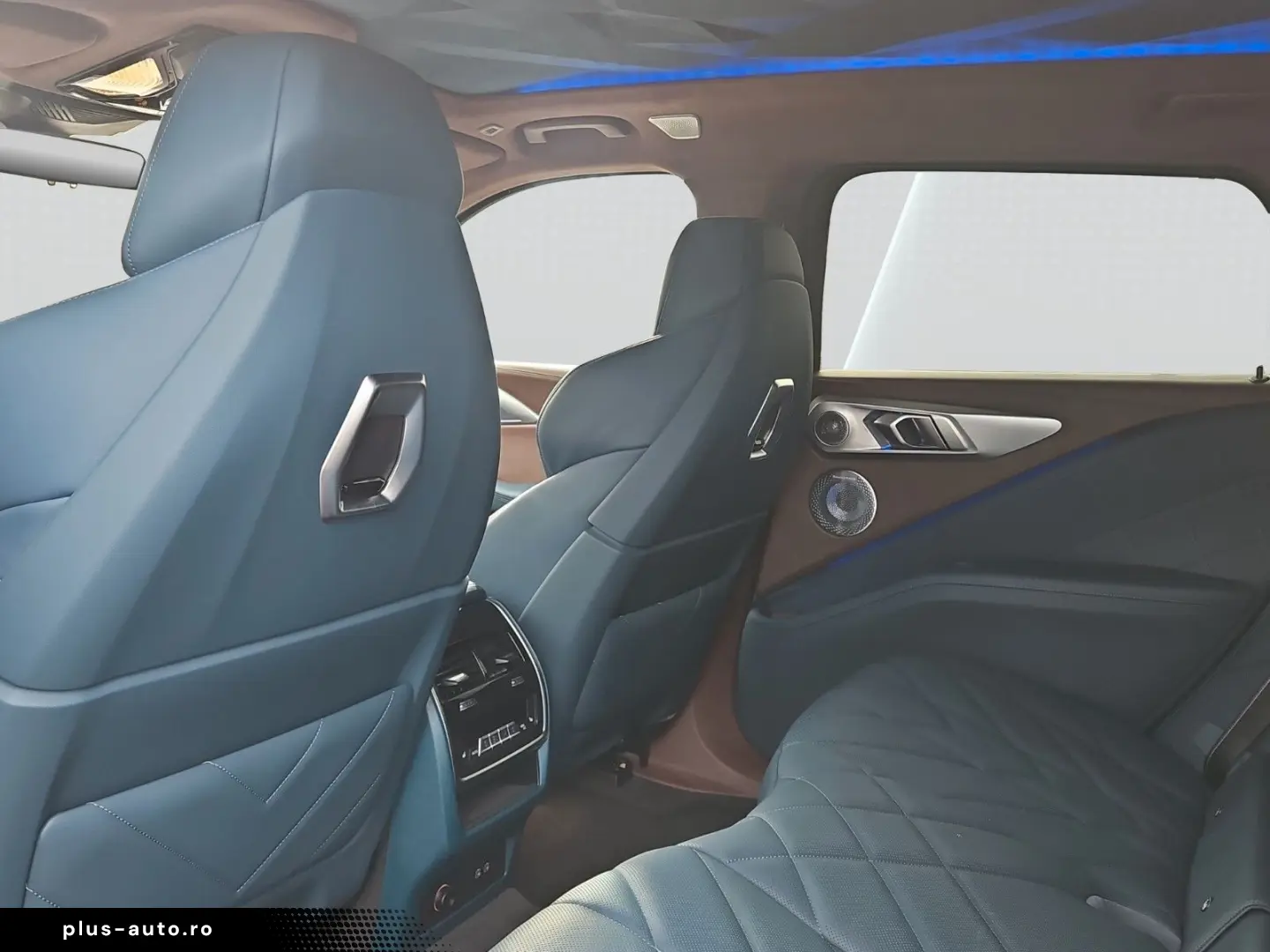 BMW XM  Bowers & Wilkins Soft-Close Laser 360  23
